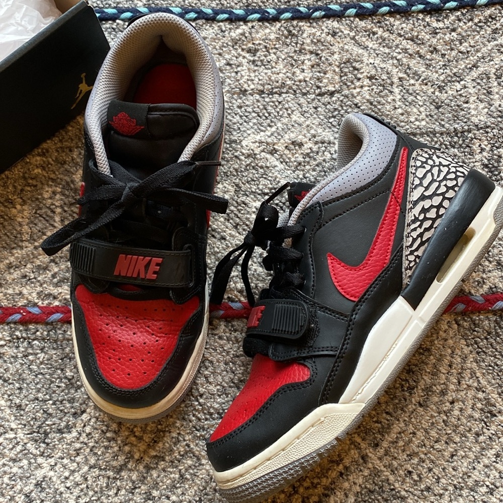 Air Jordan Legacy 312 Low (GS) size 5.5 Y  7 Women’s